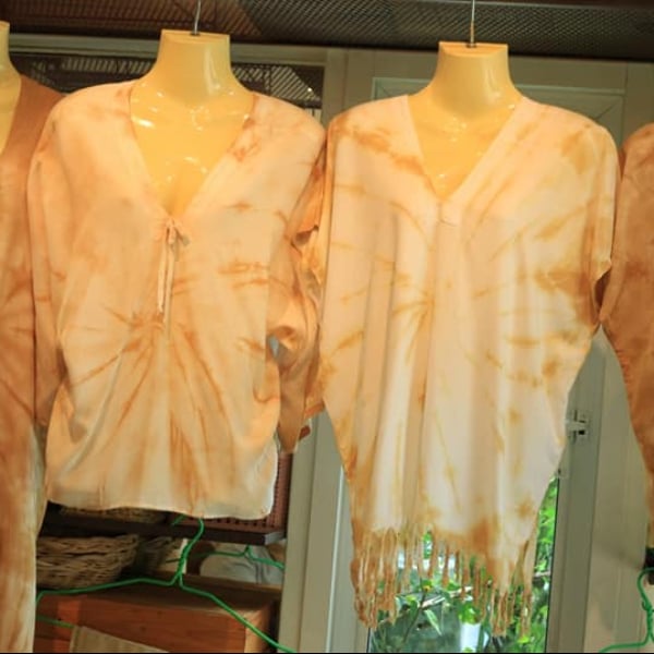 เสื้อมัดย้อมสีจากใบฝรั่ง ออร์แกนิค สีธรรมชาติ (ไซซ์ S - Xl)