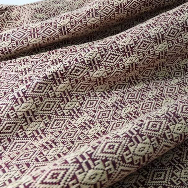ผ้าคลุมไหล่ ผ้าฝ้ายทอมือลายขิด (แดงเลือดหมู) ย้อมสีธรรมชาติ ขนาด 78x200 cm