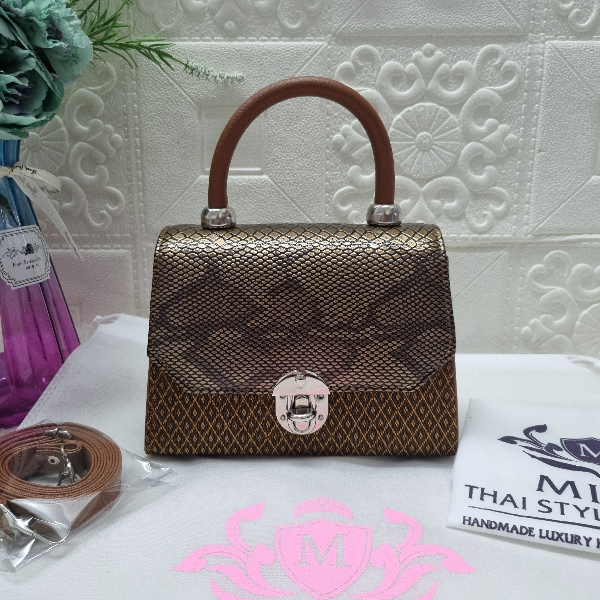 กระเป๋าทรง Mini เตี้ย ตัวกระเป๋าใช้วัสดุผ้าไทยฝากระเป๋าวัสดุหนัง pu ปั๊มนูนลายหนังสัตว์