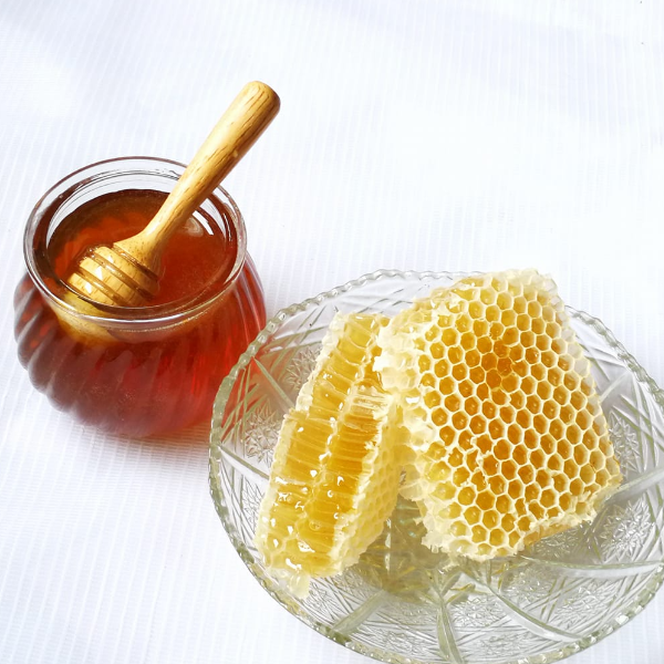 รวงผึ้งสด พร้อมทาน รวงน้ำผึ้งสด น้ำผึ้งดอกลำไย  (Honey Comb) พงศ์พรรณฟาร์มผึ้ง