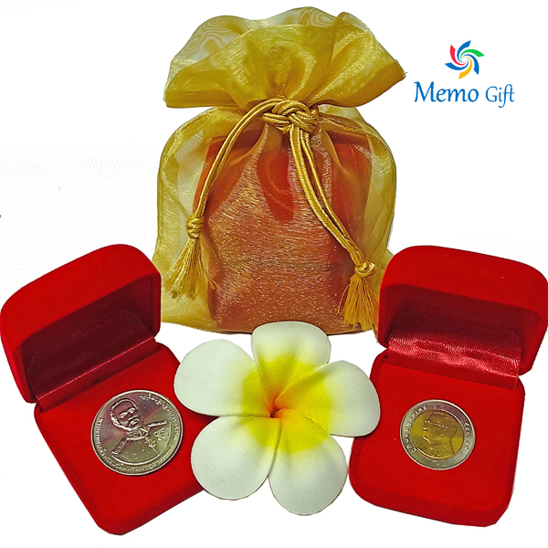 เหรียญที่ระลึก ร.9 + ร.5 พร้อมกล่องกำมะหยี่และถุงไหมแก้ว