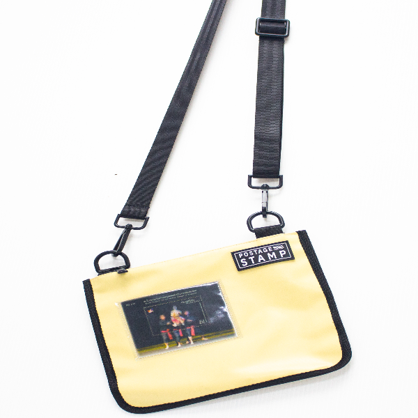 กระเป๋าผ้าใบ PVC ติดแสตมป์ ทรง Crossbody (สีครีม)